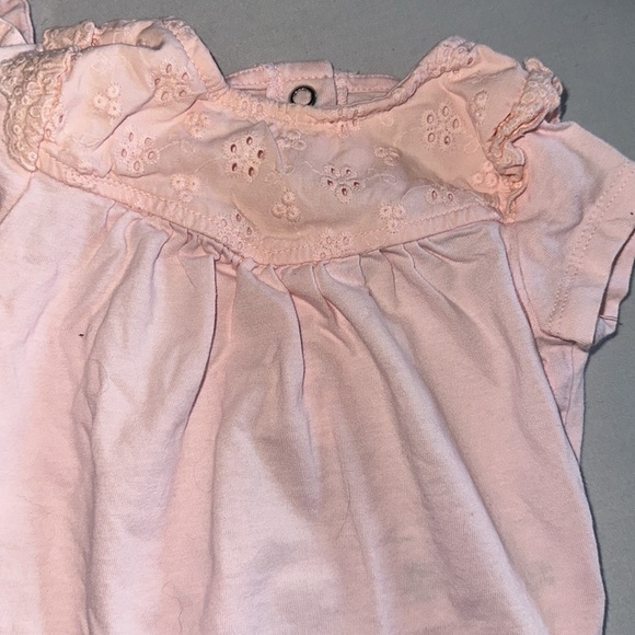 OshKosh B'gosh - pair of Soft Pink Baby Onesies - Picture 4 of 5